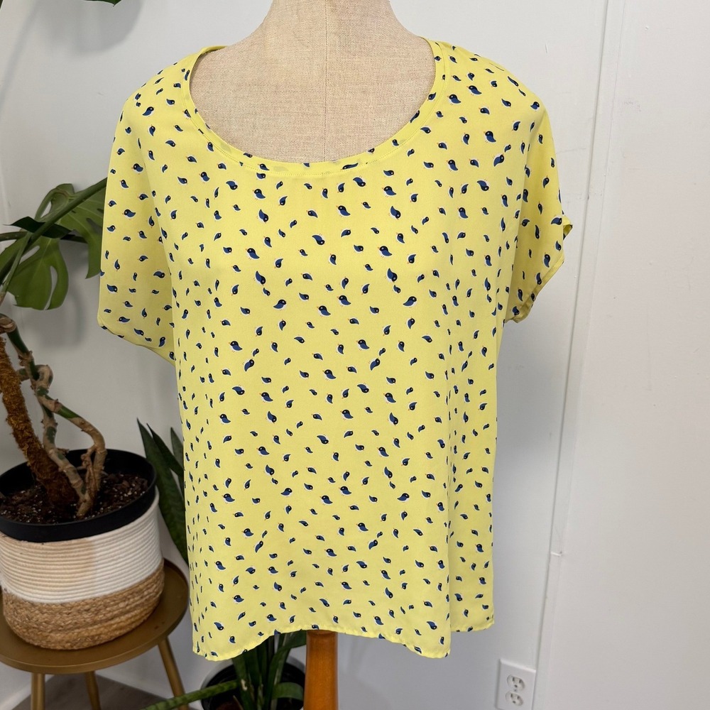Pleione Bird Print Blouse Womens Medium Yellow Short Sleeve Scoop Neck Chiffon